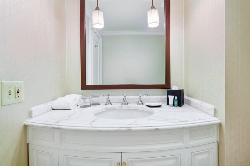 Executive Suite - Bathroom