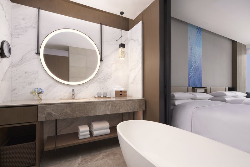Mc Yiwmj Deluxe Bathroom