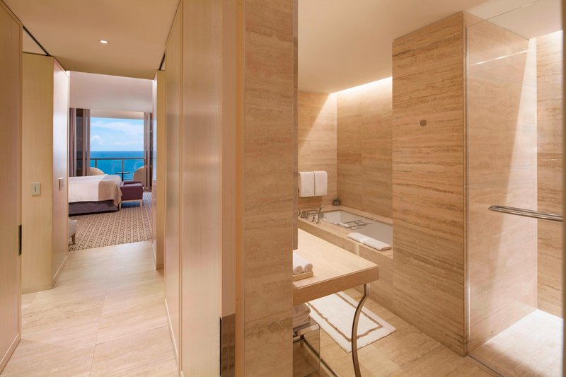 Grand Luxe Oceanfront King Suite -Bathroom