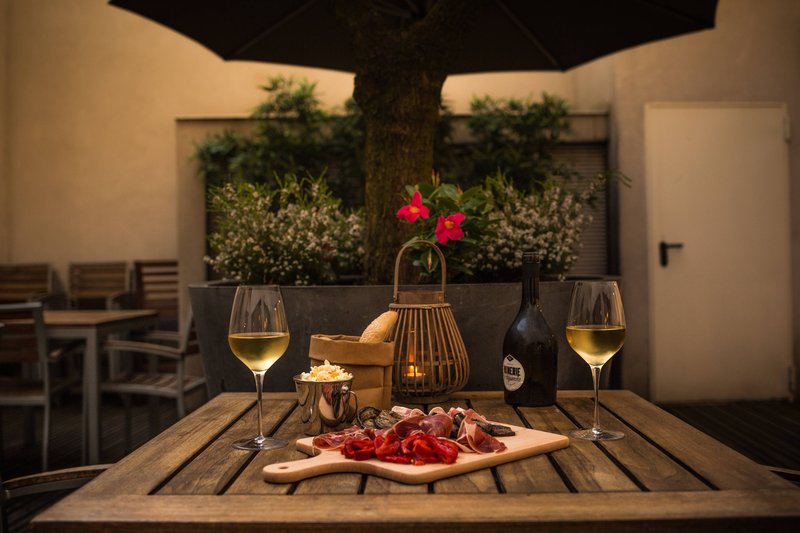 Kitchen & Bar Restaurant - Meat & Cheese