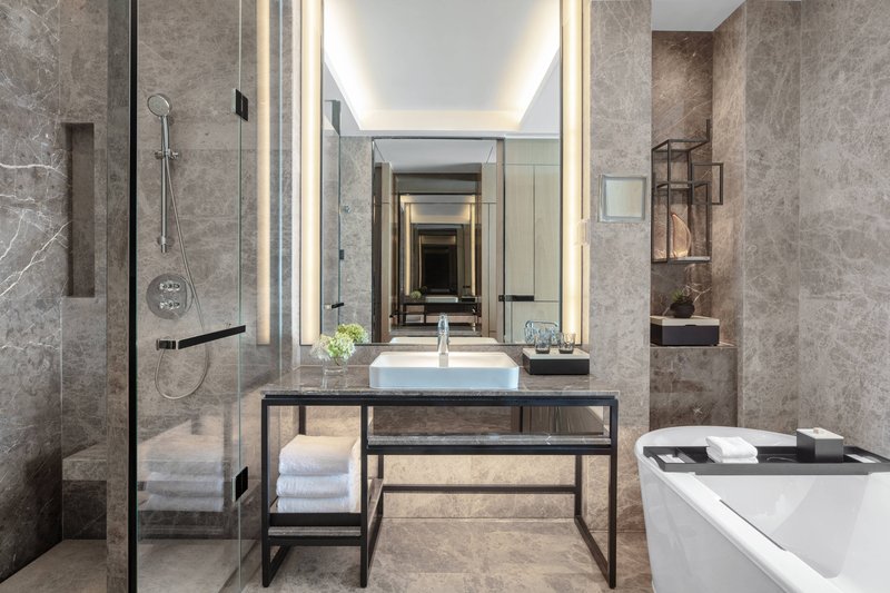 Guest Room - Bathroom Shower/Yub