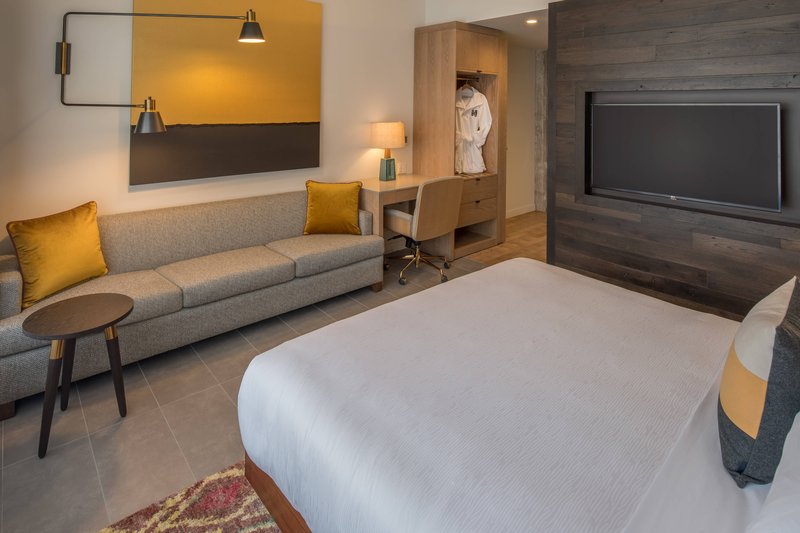 King Deluxe Guest Room