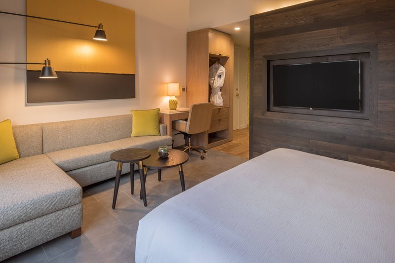 King Premium Guest Room