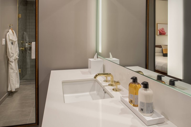 King Guest Bathroom