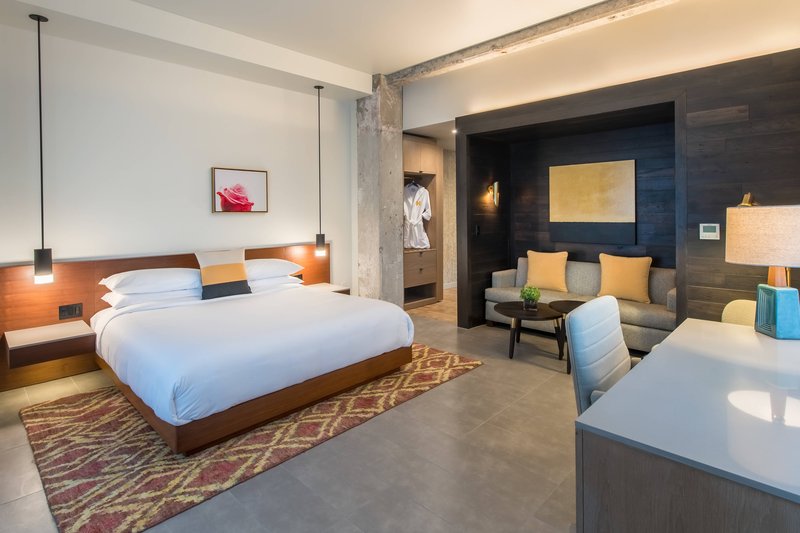 King Corner Guest Room