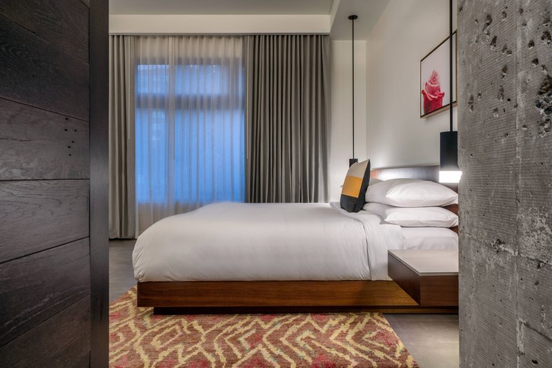King Corner Guest Room