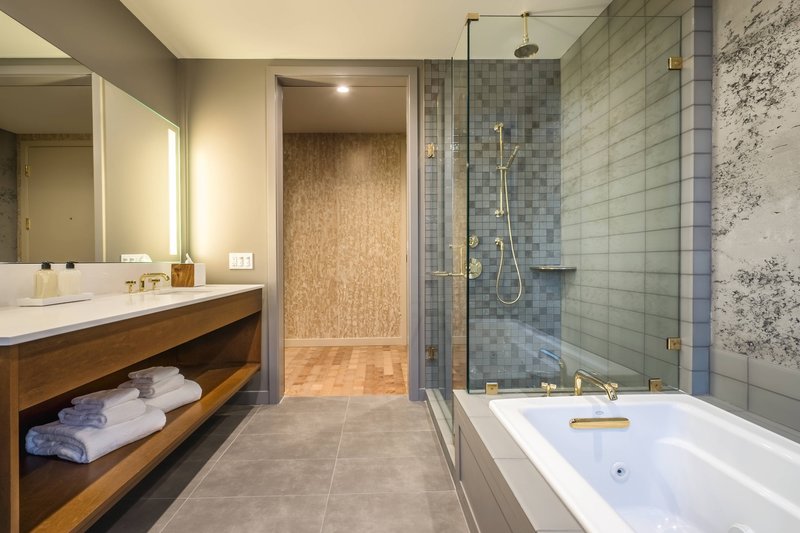 King Corner Guest Bathroom