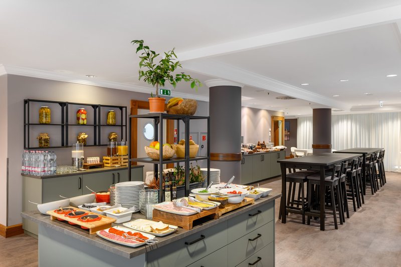 Breakfast Room